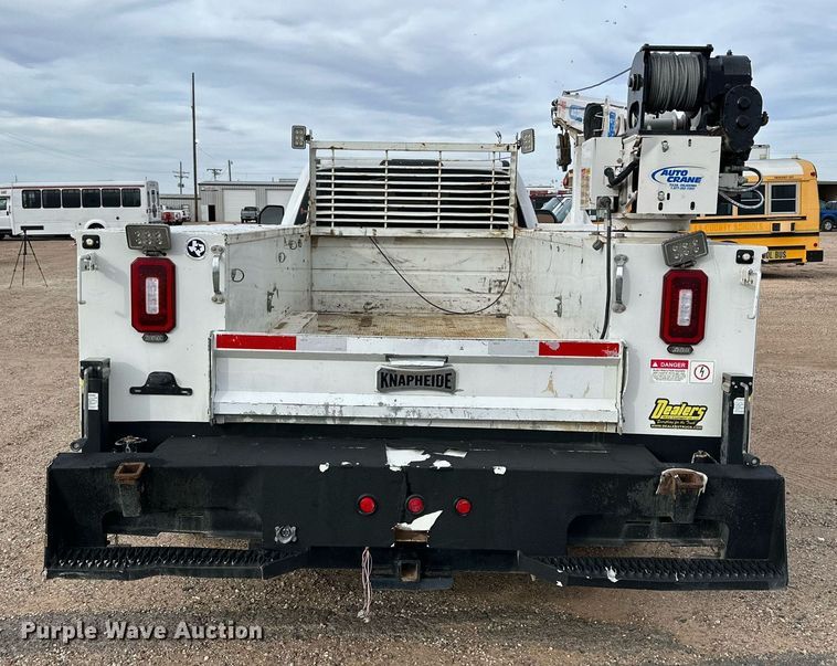 image for item JT9242 2018 Ford F350 Super Duty  Crew Cab utility bed pickup truck