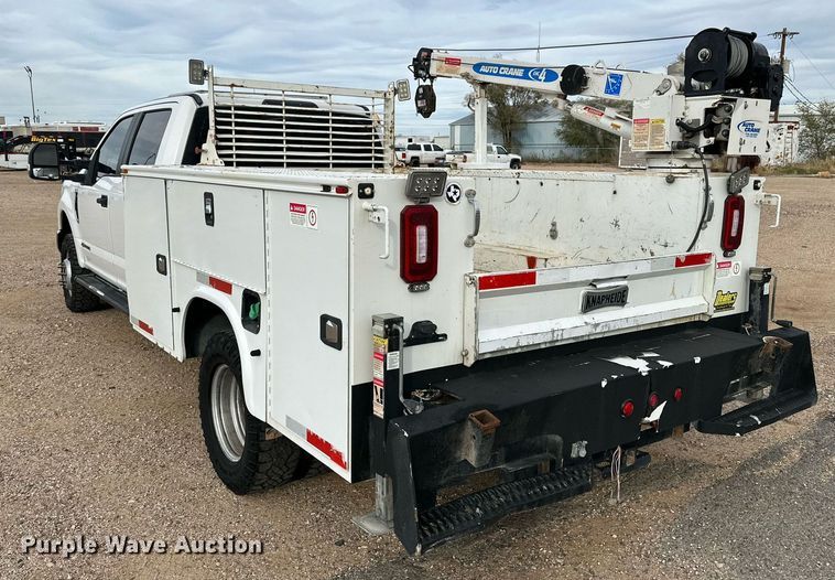 image for item JT9242 2018 Ford F350 Super Duty  Crew Cab utility bed pickup truck