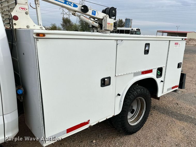 image for item JT9242 2018 Ford F350 Super Duty  Crew Cab utility bed pickup truck