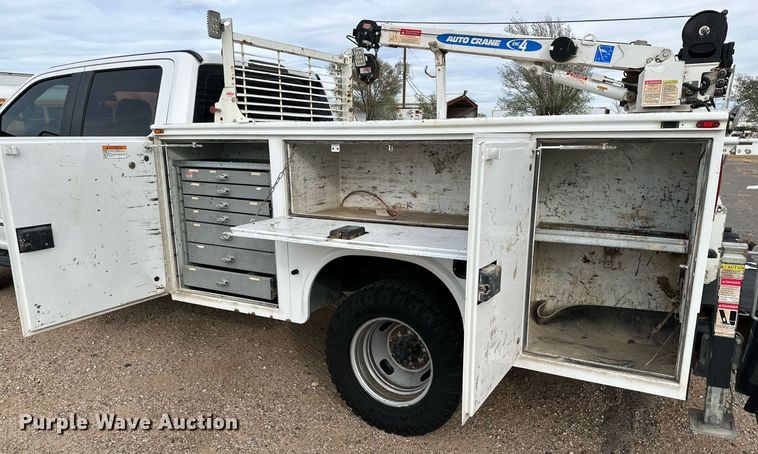 image for item JT9242 2018 Ford F350 Super Duty  Crew Cab utility bed pickup truck