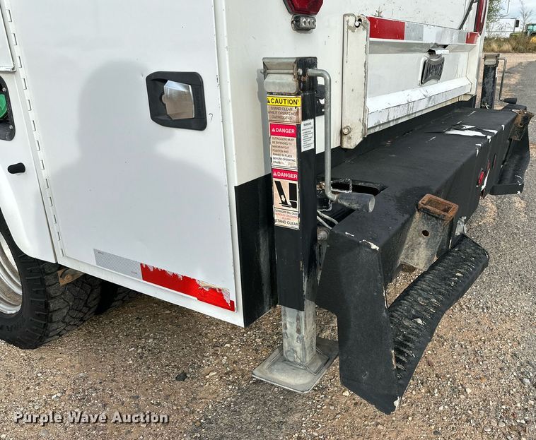 image for item JT9242 2018 Ford F350 Super Duty  Crew Cab utility bed pickup truck