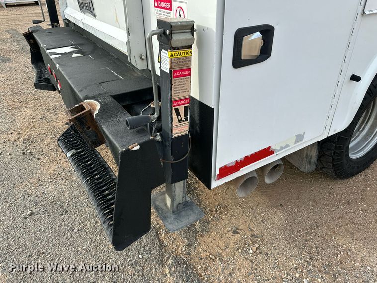 image for item JT9242 2018 Ford F350 Super Duty  Crew Cab utility bed pickup truck