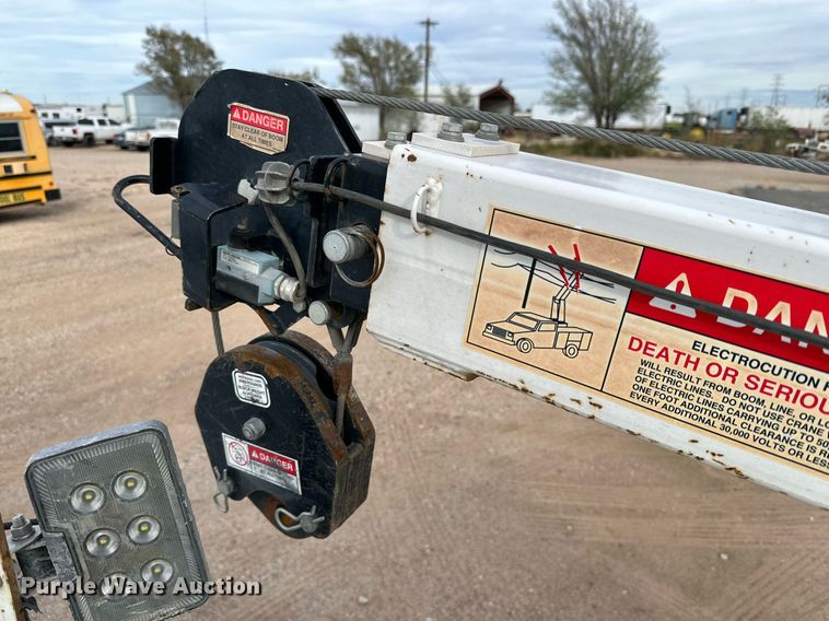 image for item JT9242 2018 Ford F350 Super Duty  Crew Cab utility bed pickup truck