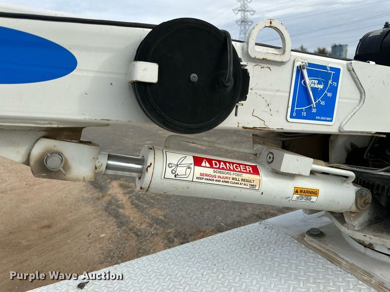 image for item JT9242 2018 Ford F350 Super Duty  Crew Cab utility bed pickup truck