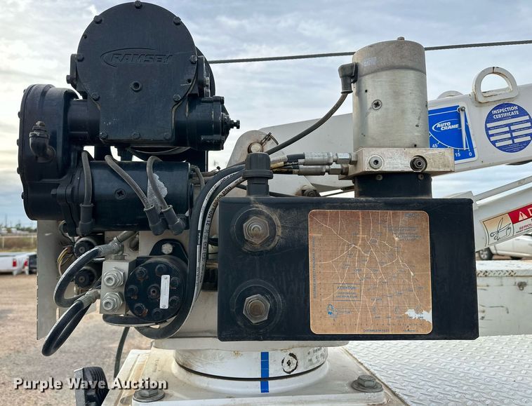 image for item JT9242 2018 Ford F350 Super Duty  Crew Cab utility bed pickup truck