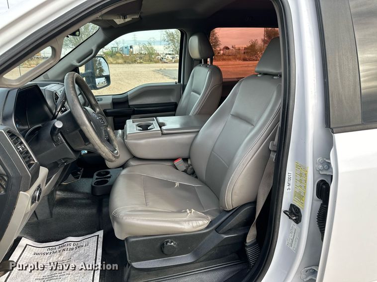 image for item JT9242 2018 Ford F350 Super Duty  Crew Cab utility bed pickup truck