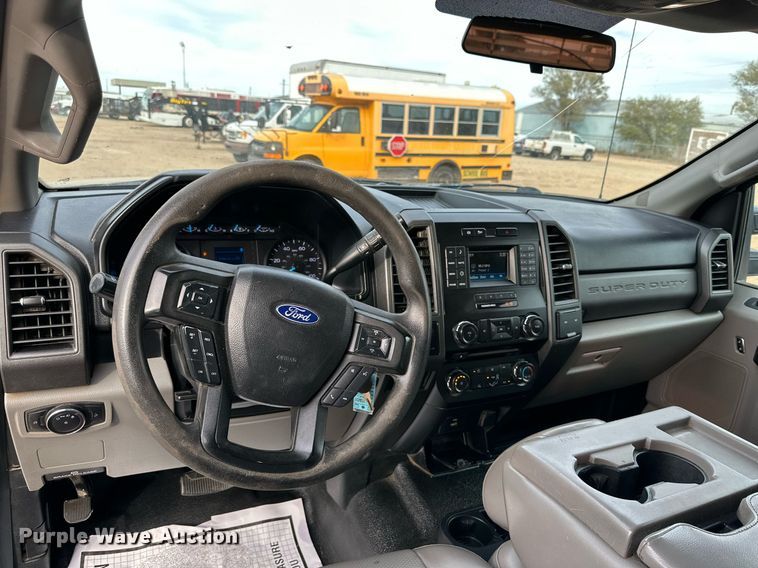 image for item JT9242 2018 Ford F350 Super Duty  Crew Cab utility bed pickup truck