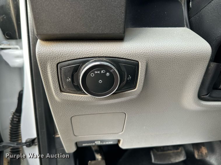 image for item JT9242 2018 Ford F350 Super Duty  Crew Cab utility bed pickup truck