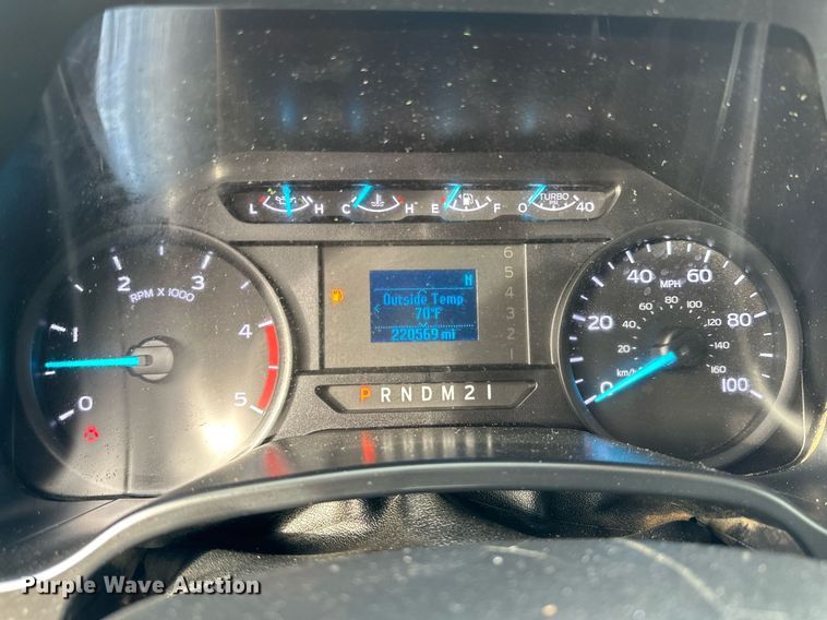 image for item JT9242 2018 Ford F350 Super Duty  Crew Cab utility bed pickup truck