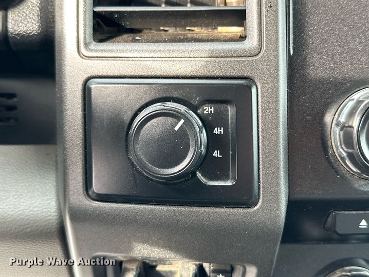 image for item JT9242 2018 Ford F350 Super Duty  Crew Cab utility bed pickup truck