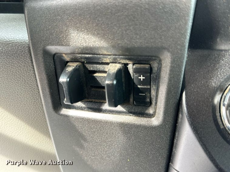 image for item JT9242 2018 Ford F350 Super Duty  Crew Cab utility bed pickup truck