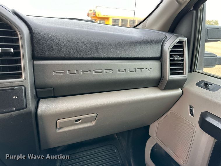 image for item JT9242 2018 Ford F350 Super Duty  Crew Cab utility bed pickup truck