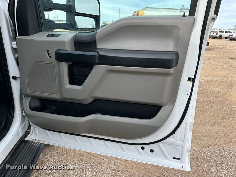 image for item JT9242 2018 Ford F350 Super Duty  Crew Cab utility bed pickup truck