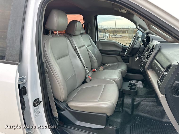 image for item JT9242 2018 Ford F350 Super Duty  Crew Cab utility bed pickup truck