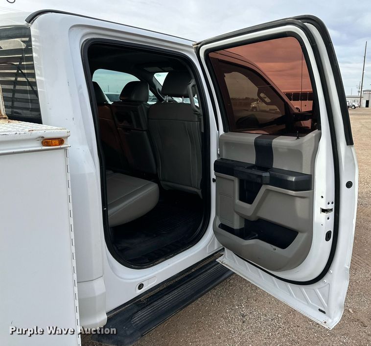 image for item JT9242 2018 Ford F350 Super Duty  Crew Cab utility bed pickup truck