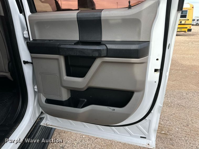 image for item JT9242 2018 Ford F350 Super Duty  Crew Cab utility bed pickup truck