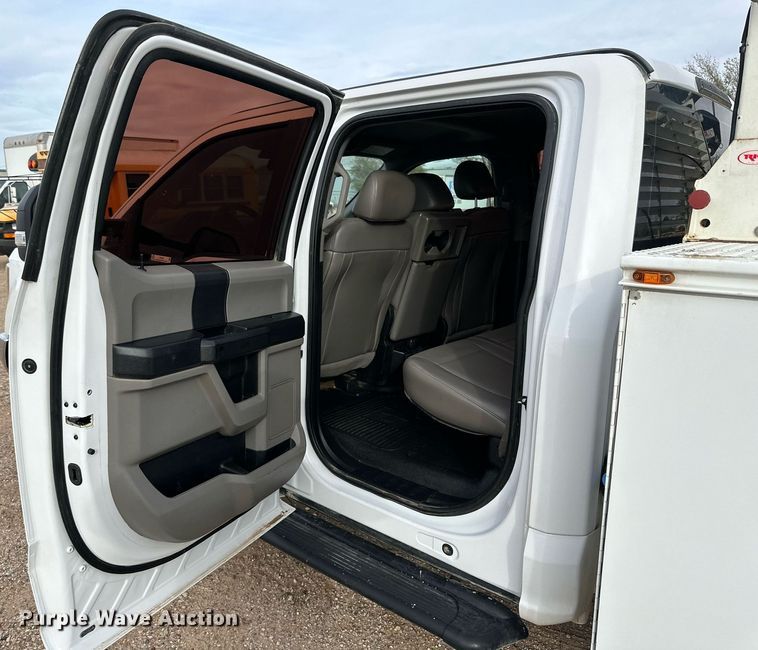 image for item JT9242 2018 Ford F350 Super Duty  Crew Cab utility bed pickup truck