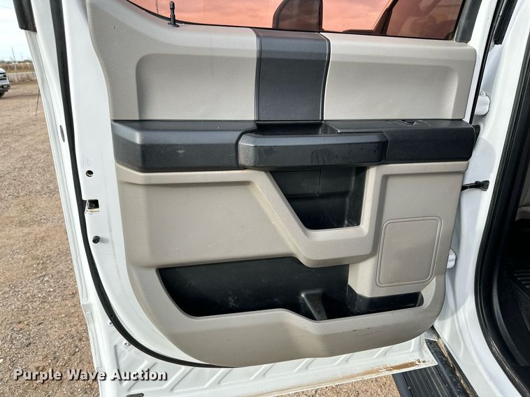 image for item JT9242 2018 Ford F350 Super Duty  Crew Cab utility bed pickup truck