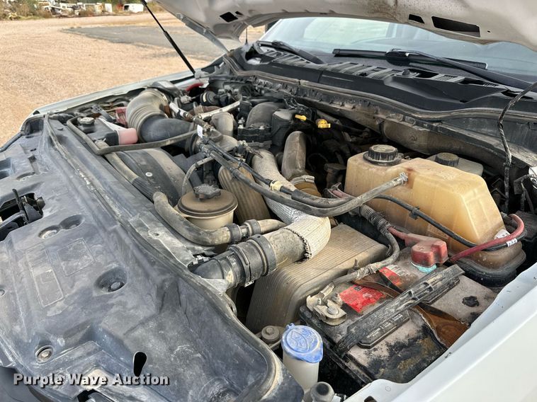 image for item JT9242 2018 Ford F350 Super Duty  Crew Cab utility bed pickup truck