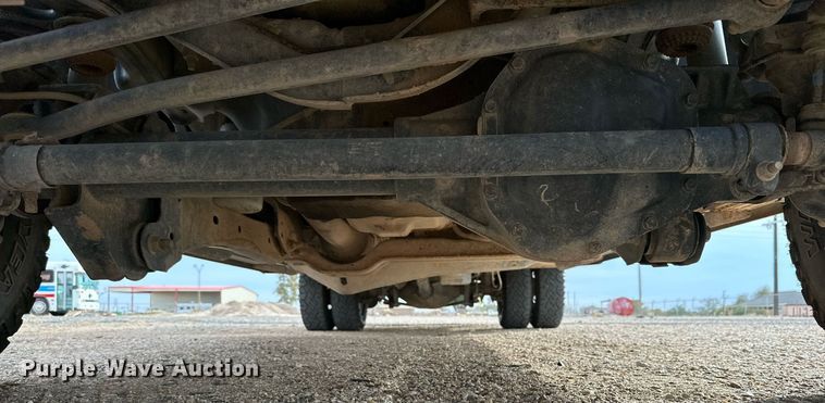 image for item JT9242 2018 Ford F350 Super Duty  Crew Cab utility bed pickup truck