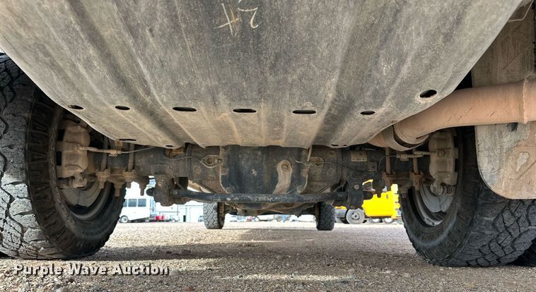 image for item JT9242 2018 Ford F350 Super Duty  Crew Cab utility bed pickup truck