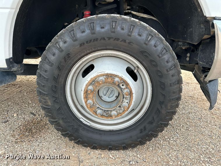 image for item JT9242 2018 Ford F350 Super Duty  Crew Cab utility bed pickup truck