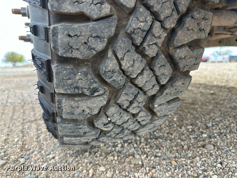 image for item JT9242 2018 Ford F350 Super Duty  Crew Cab utility bed pickup truck