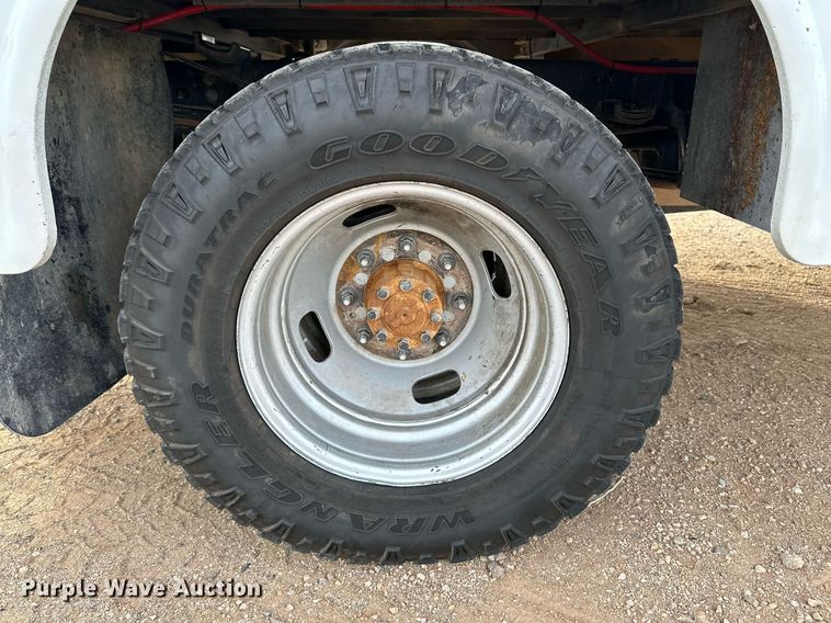 image for item JT9242 2018 Ford F350 Super Duty  Crew Cab utility bed pickup truck