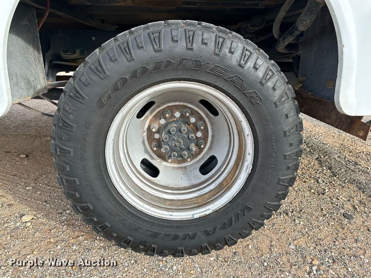 image for item JT9242 2018 Ford F350 Super Duty  Crew Cab utility bed pickup truck