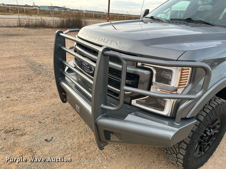 image for item JT9243 2022 Ford F250 Super Duty Lariat  Crew Cab pickup truck
