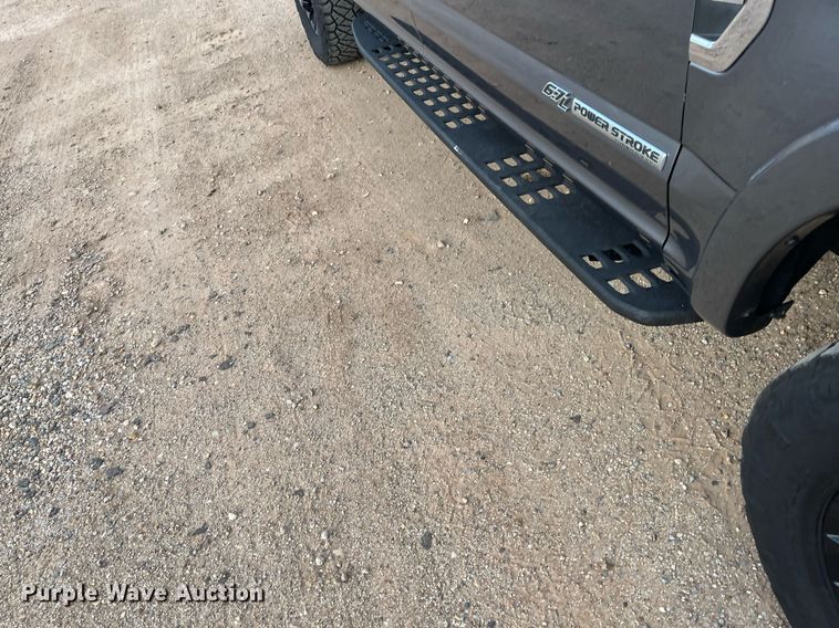 image for item JT9243 2022 Ford F250 Super Duty Lariat  Crew Cab pickup truck