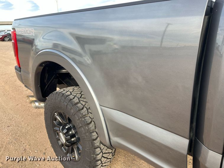 image for item JT9243 2022 Ford F250 Super Duty Lariat  Crew Cab pickup truck