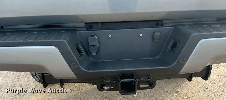 image for item JT9243 2022 Ford F250 Super Duty Lariat  Crew Cab pickup truck