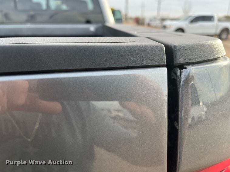 image for item JT9243 2022 Ford F250 Super Duty Lariat  Crew Cab pickup truck