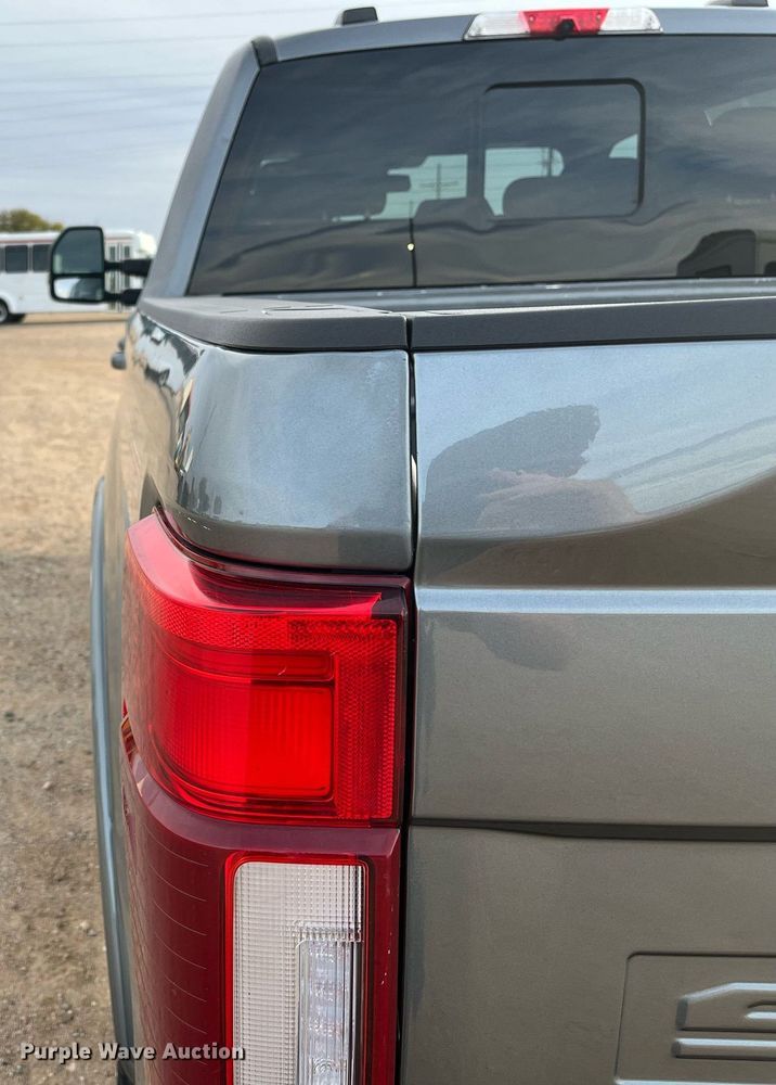 image for item JT9243 2022 Ford F250 Super Duty Lariat  Crew Cab pickup truck