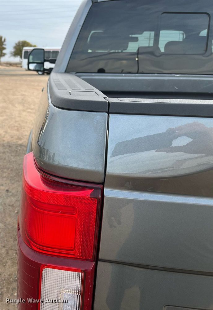 image for item JT9243 2022 Ford F250 Super Duty Lariat  Crew Cab pickup truck