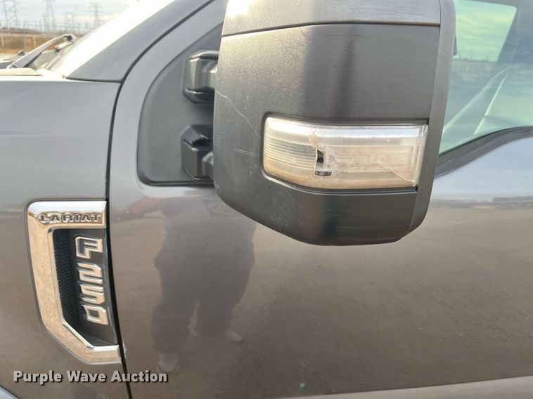 image for item JT9243 2022 Ford F250 Super Duty Lariat  Crew Cab pickup truck