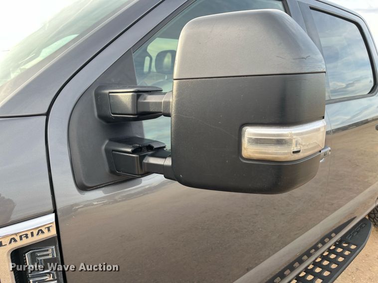 image for item JT9243 2022 Ford F250 Super Duty Lariat  Crew Cab pickup truck