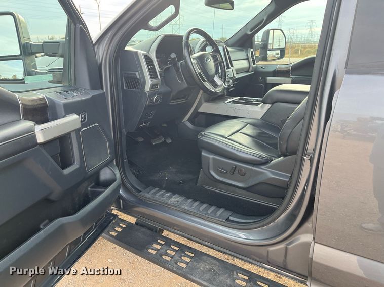 image for item JT9243 2022 Ford F250 Super Duty Lariat  Crew Cab pickup truck