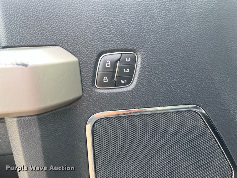 image for item JT9243 2022 Ford F250 Super Duty Lariat  Crew Cab pickup truck