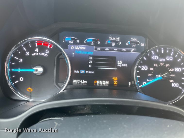 image for item JT9243 2022 Ford F250 Super Duty Lariat  Crew Cab pickup truck