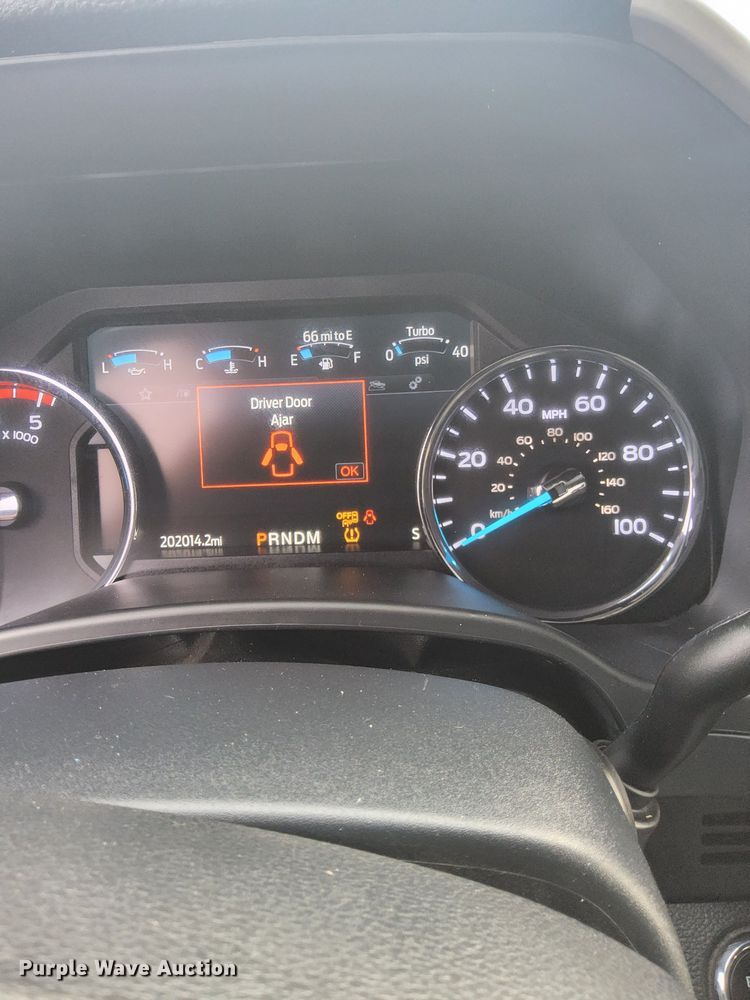 image for item JT9243 2022 Ford F250 Super Duty Lariat  Crew Cab pickup truck