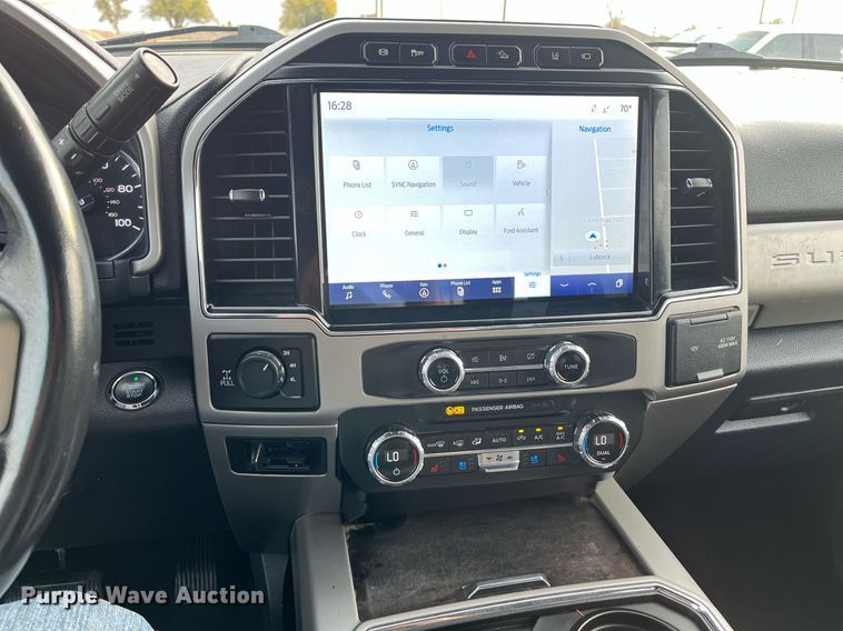 image for item JT9243 2022 Ford F250 Super Duty Lariat  Crew Cab pickup truck