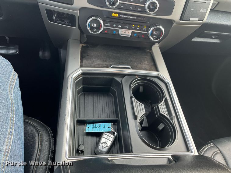 image for item JT9243 2022 Ford F250 Super Duty Lariat  Crew Cab pickup truck