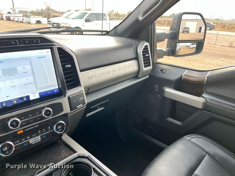 image for item JT9243 2022 Ford F250 Super Duty Lariat  Crew Cab pickup truck