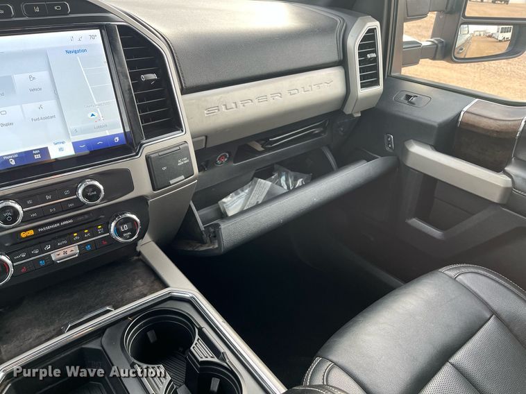 image for item JT9243 2022 Ford F250 Super Duty Lariat  Crew Cab pickup truck