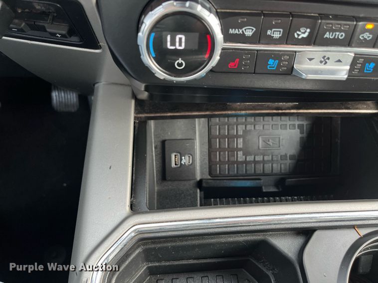 image for item JT9243 2022 Ford F250 Super Duty Lariat  Crew Cab pickup truck