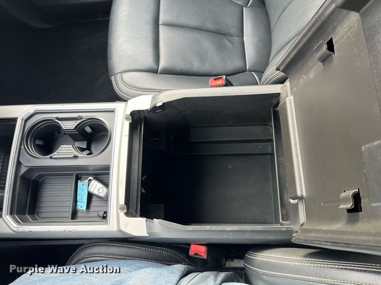 image for item JT9243 2022 Ford F250 Super Duty Lariat  Crew Cab pickup truck