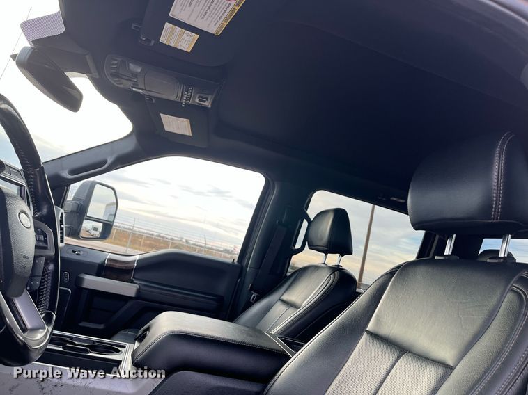 image for item JT9243 2022 Ford F250 Super Duty Lariat  Crew Cab pickup truck