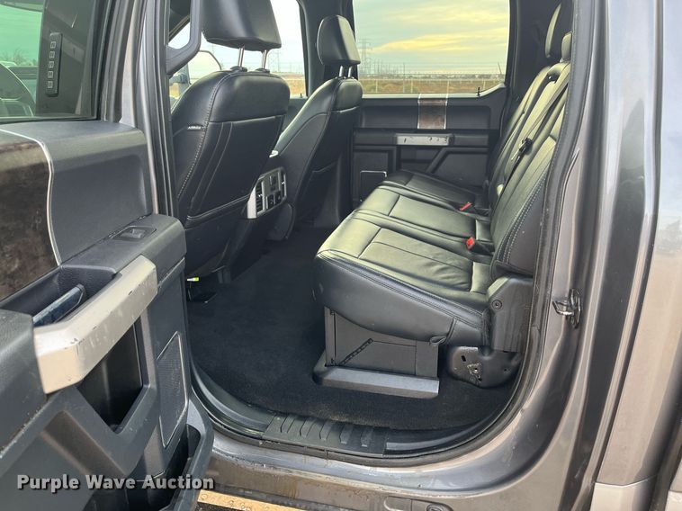 image for item JT9243 2022 Ford F250 Super Duty Lariat  Crew Cab pickup truck